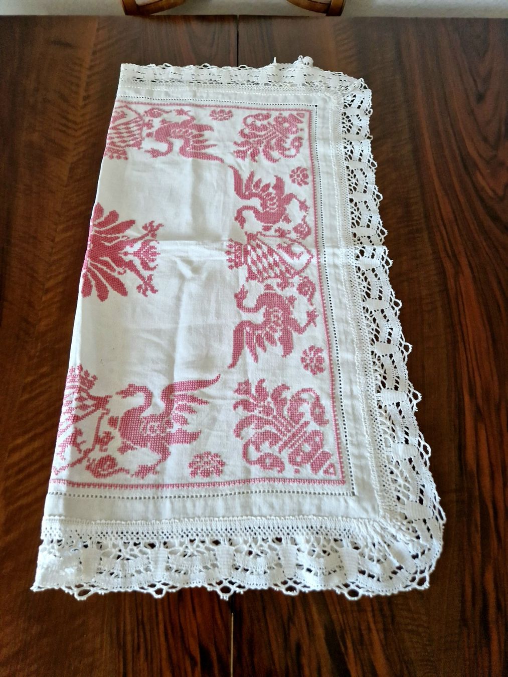 Altra biancheria da tavola: Mitteldecke Handbestickt 82x82cm – Usato da Bern venduto da Antikbatik 2