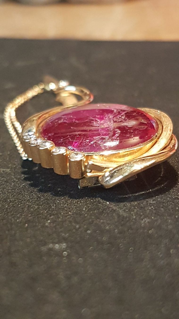 Broches & Aiguilles: Edle Brosche mit sehr seltenem Rubin – Neuf (Voir description) à Unterägeri par Altgoldschmuck 7