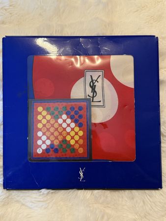 Yves Saint Laurent - Foulard.