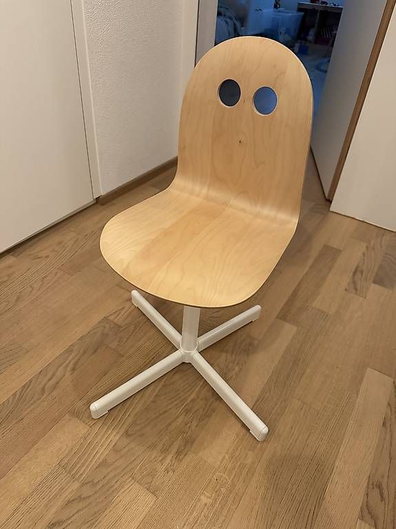 Ikea Stühle: Kinder Schreibtischstuhl – Gebraucht aus Emmenbrücke von Bellamamma 1