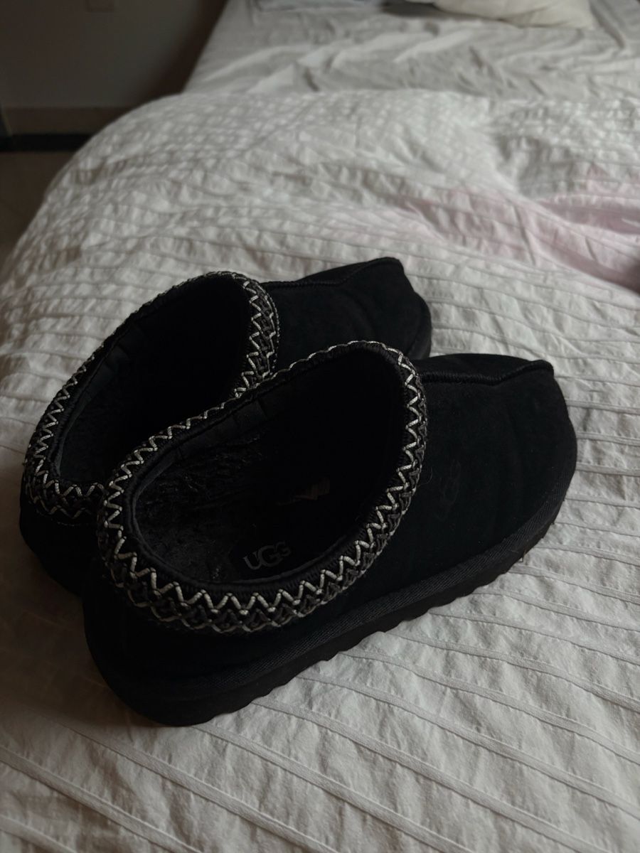 Ugg Scarpe da uomo: Bottes UGG noires taille 38  – Nuovo (secondo la descrizione) da Le Grand-Saconnex venduto da c7w_ngx7
