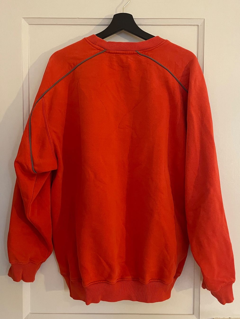 Adidas Pullover & Sweatshirts: Orangener Adidas Pullover mit gesticktem Logo – Gebraucht aus Zürich von luna_anja 1