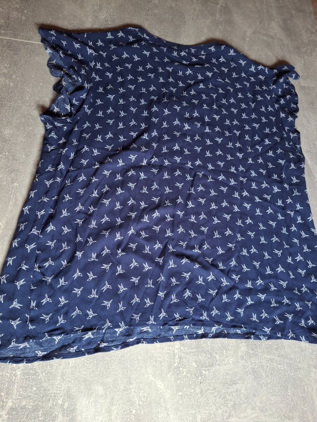 Top: Haut taille 40/42 marque Blue Motion col en V – Usato da Villiers venduto da san_jn5w 5