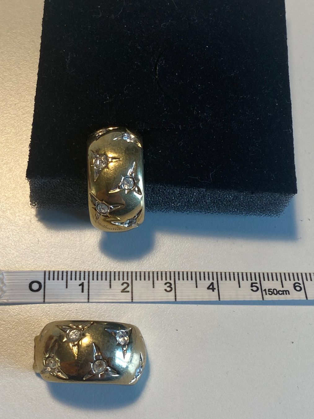Orecchini pendenti & Orecchini a lobo: Modeschmuck, Ohrclips mit Kunststeinen, Massiv, golden – Usato da Gümligen venduto da Primeselection 1