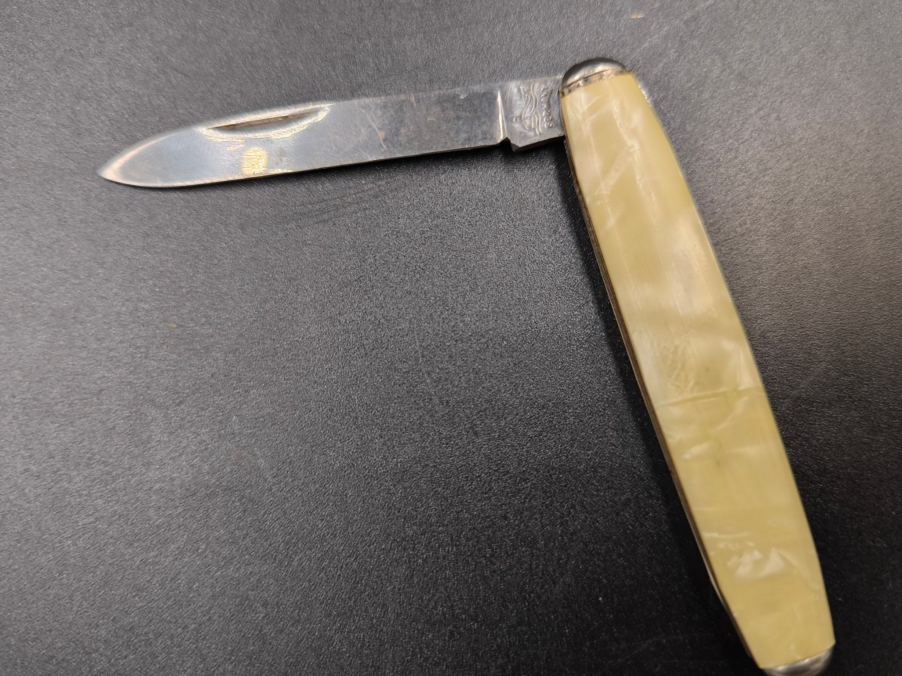 Coltelli tascabile: Ates kleines Sackmesser mit Perlmuttgriff – Usato da Rorschacherberg venduto da snOOpydOg11 2