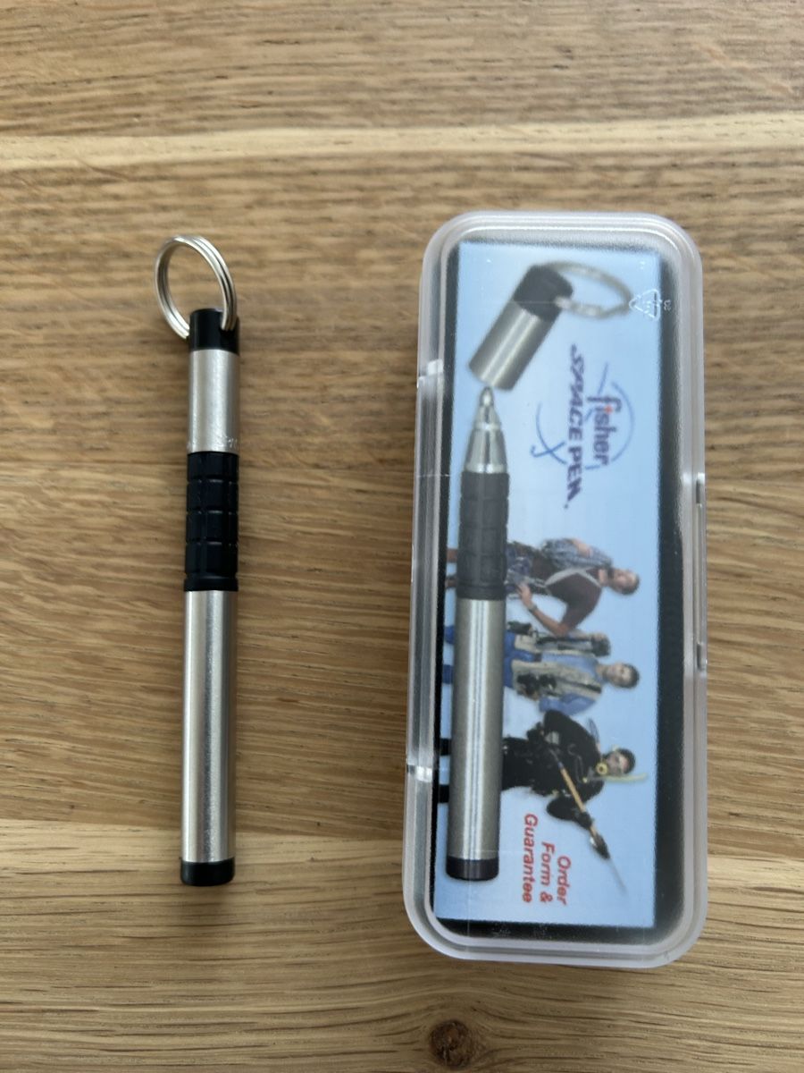 Penna & Evidenziatori: Fisher Space Lens, mini stylo acier caoutchouc – Nuovo (secondo la descrizione) da Lausanne venduto da lavirgule 1