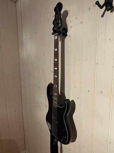 Fender Strumenti musicali: Fender Duff McKagan Deluxe Precision Bass RW Black – Usato da Courtaman venduto da Mikka71
