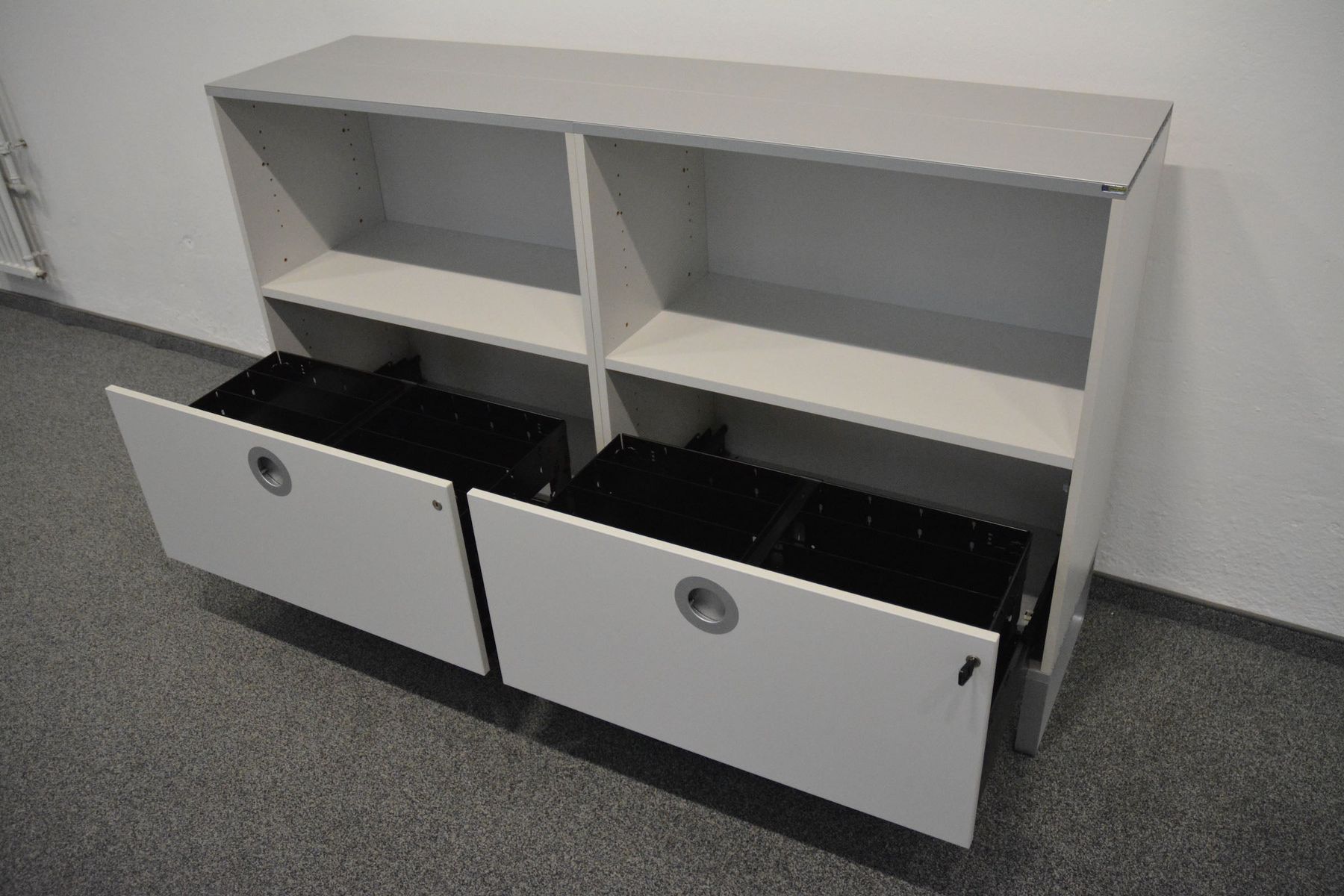 Scaffali: Denz D3 Sideboard 2-OH Hellgrau - 1600mm - mit Schlüssel – Usato da Schönenwerd venduto da mcofficeshop 2
