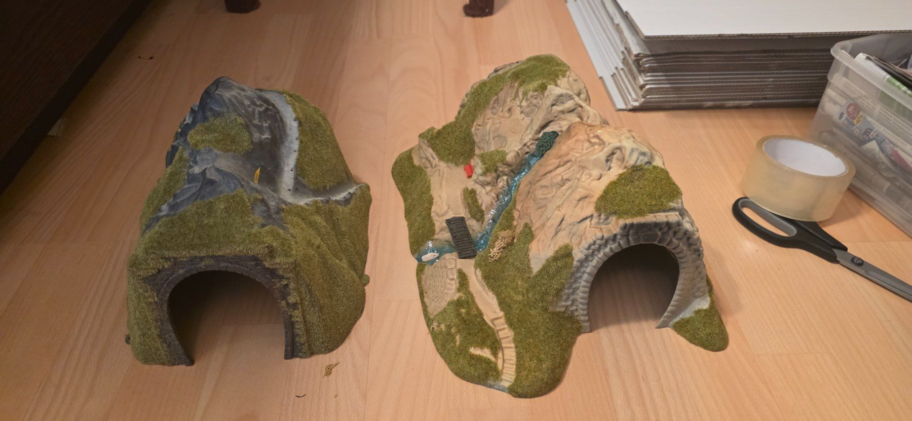 Noch Modellini di ferrovie: Landschaftsmodelle mit Tunneln 2 Stücke – Usato da Hochfelden venduto da Danizh0