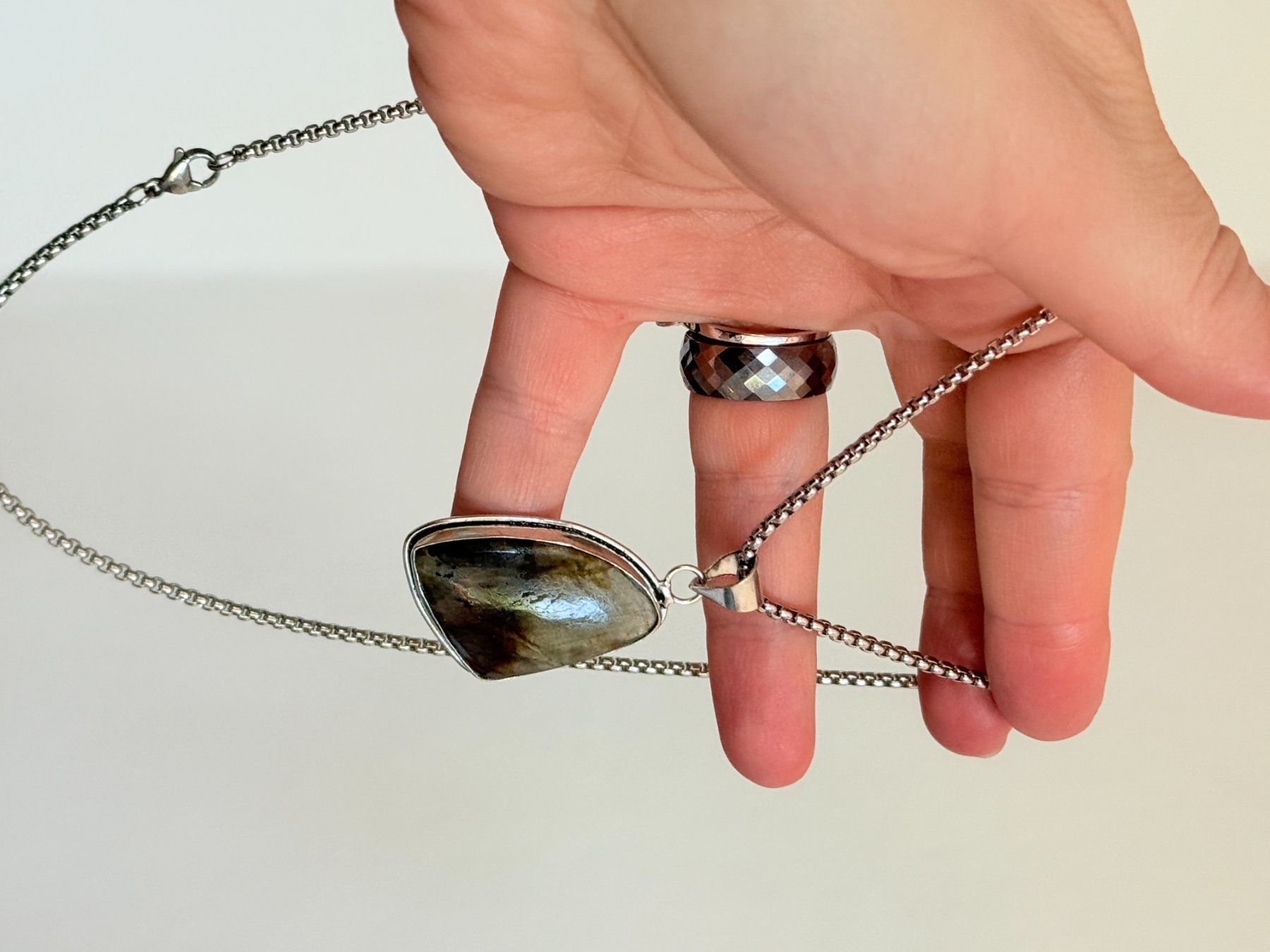Colliers: Collier Labradorite - Élégance et Mystère 💎 – Neuf avec emballage d'origine à Genève par AWWA 6