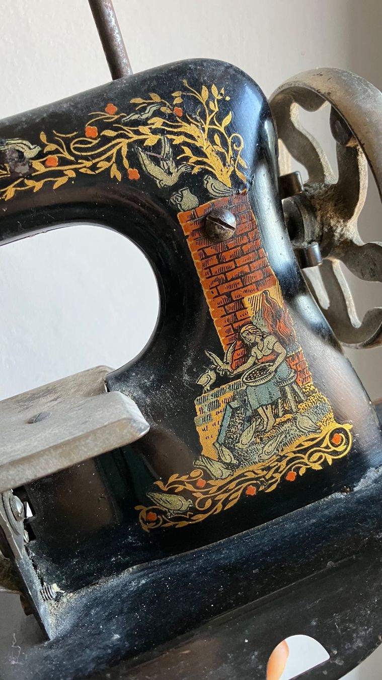 Giocattoli: Ancienne machine à coudre jouet vintage – Usato da St-Cierges venduto da LeRegain 3