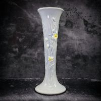 Superbe vase en céramique motif floral. Signé