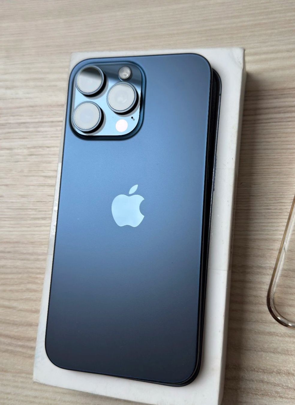 Apple Telefoni cellulari / Smartphones: iPhone 15 Pro Max (512GB) Akku 95% – Usato da Luzern venduto da Waince786