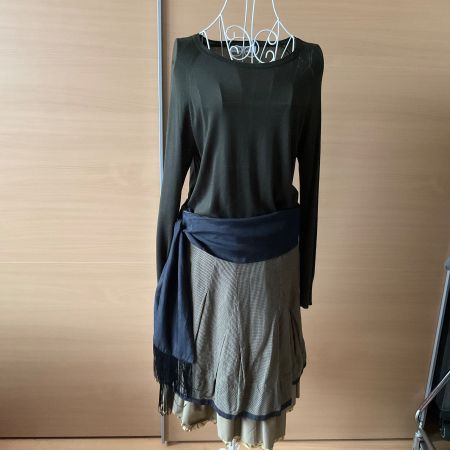 Jupe originale à volants taille haute, style bohème chic.