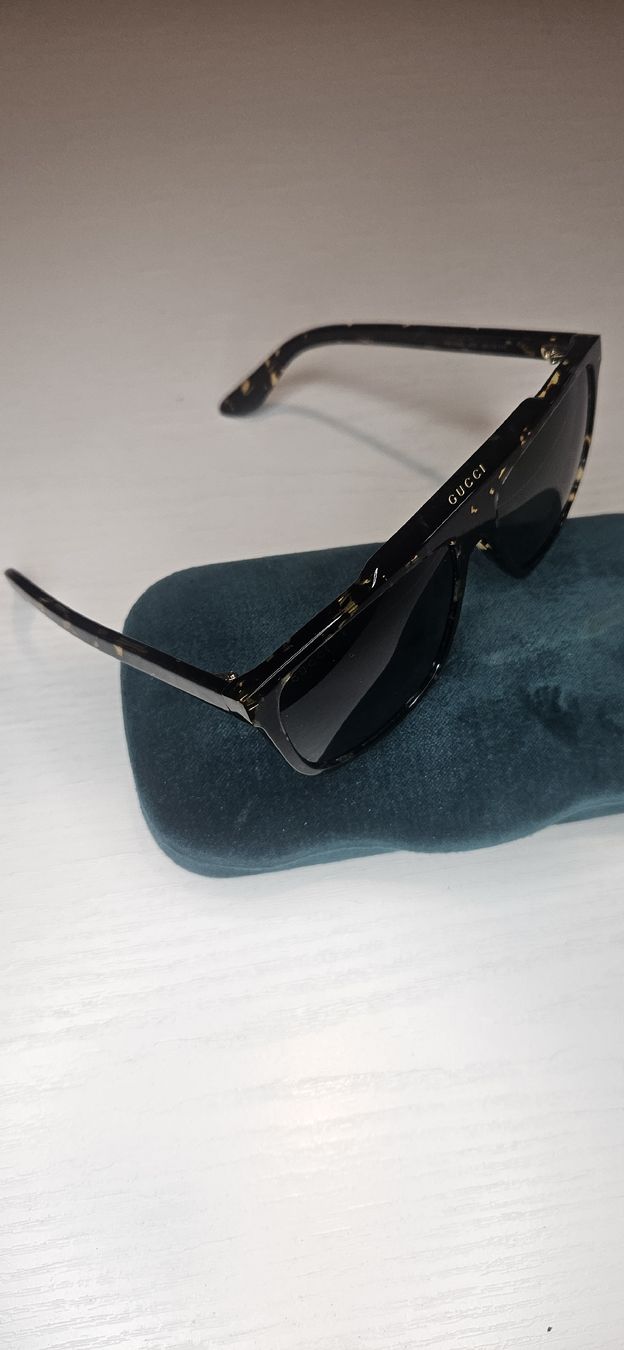 Gucci Lunettes & Verres: Lunettes de soleil Gucci unisex – D'occasion à Arveyes par sape.online 2