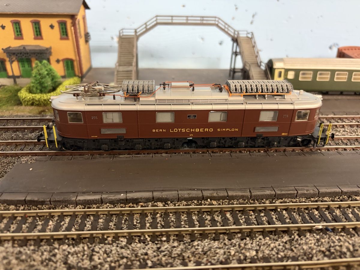 Roco Modelleisenbahnen: BLS Ae 6/8 205, Roco – Gebraucht aus Rochefort von ise_c7lc 1