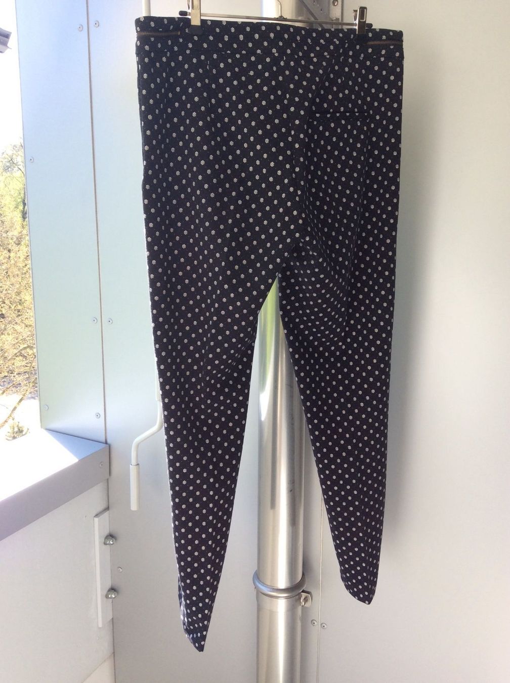H&M Pantaloni: Schwarz/weiße Damenhose, Gr. 40 – Nuovo (secondo la descrizione) da Lausanne venduto da Ulpet 1
