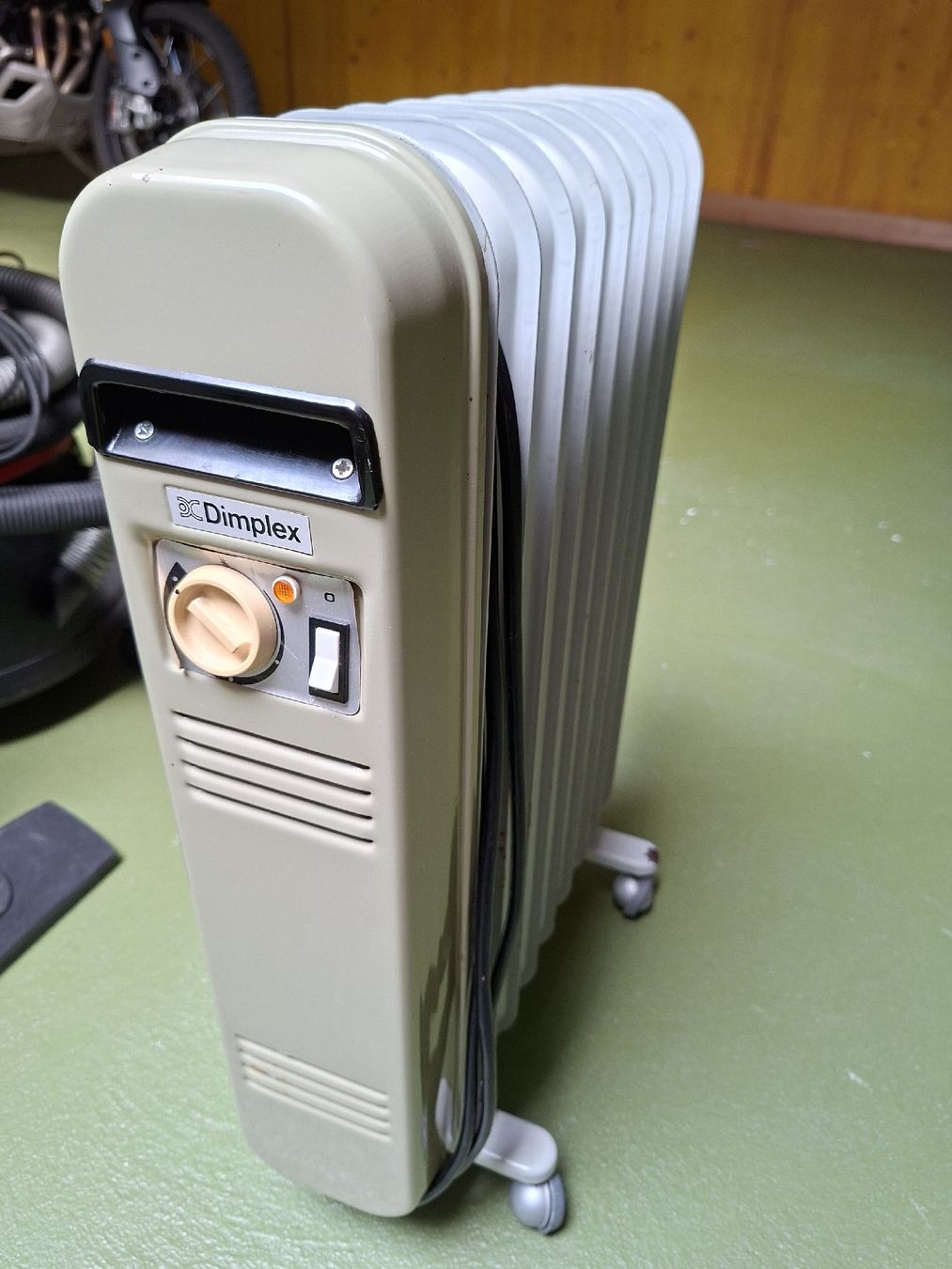 Radiatori: Dimplex Elektro Heizkörper mobile Farbe beige gebraucht. – Usato da Meikirch venduto da chrigeli06 1
