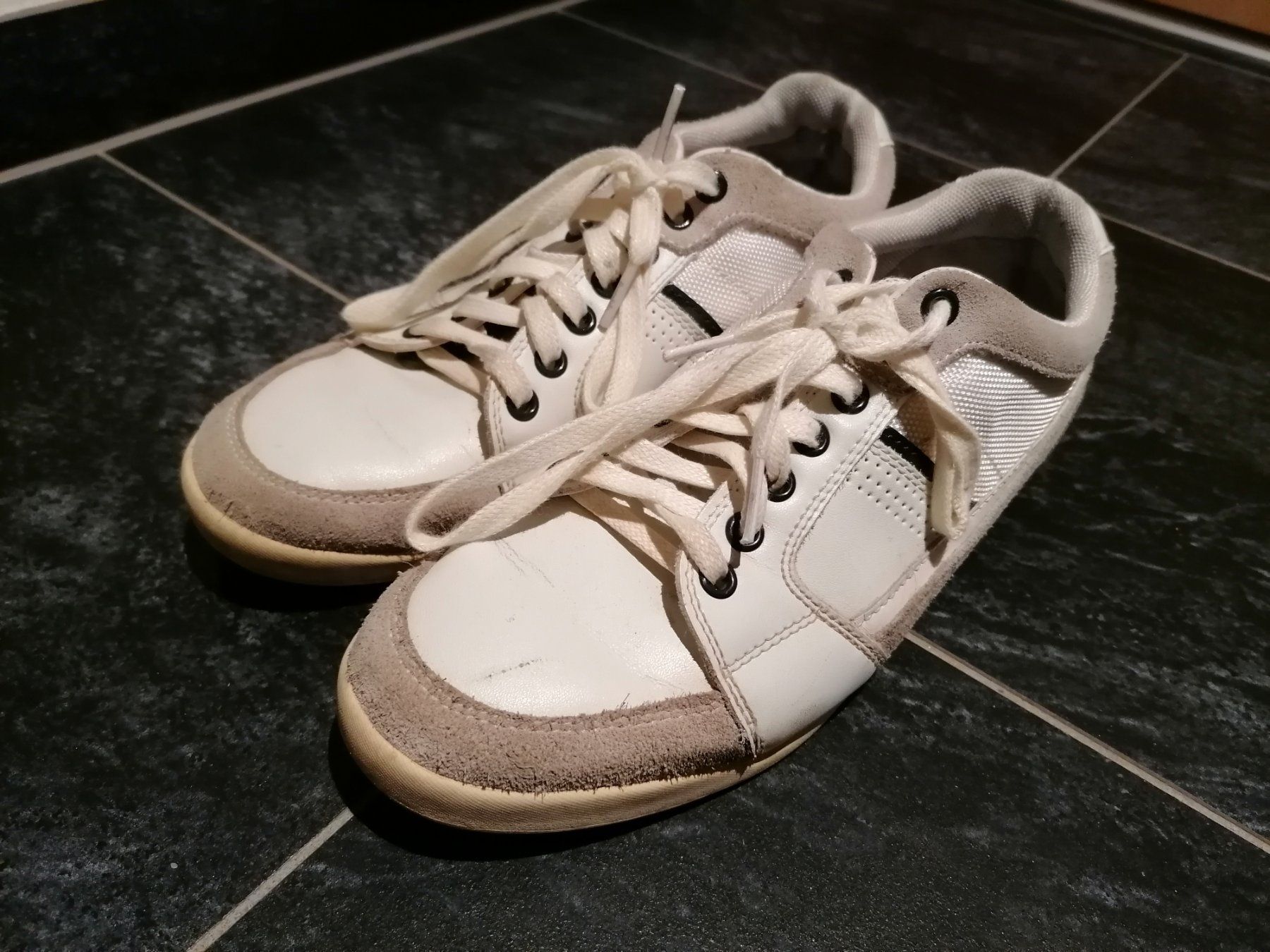 Scarpe da uomo: Turnschuhe Gr. 40 – Usato da Büttikon AG venduto da Amineah