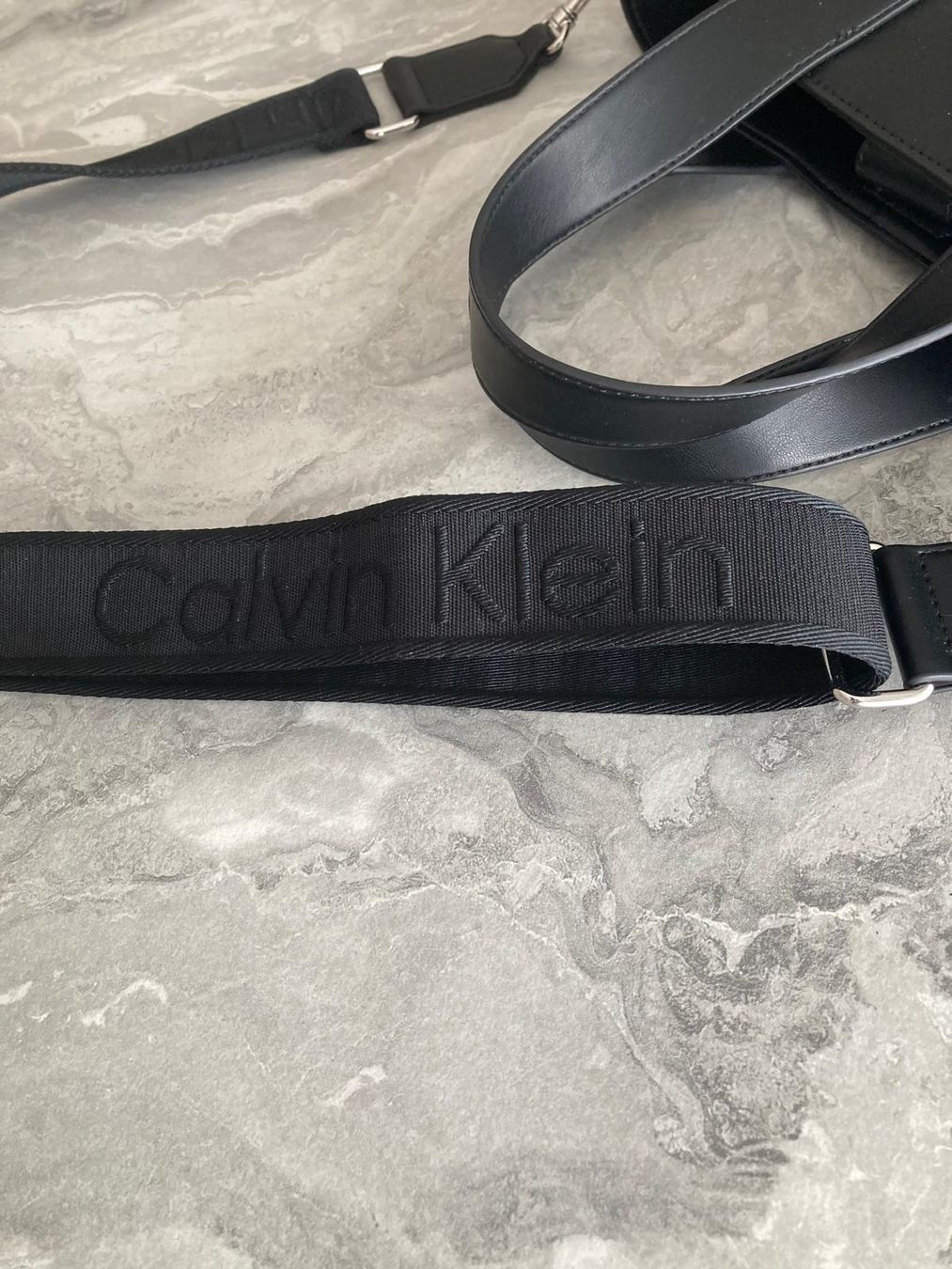 Calvin Klein Borse da donna: Schwarze Calvin Klein Handtasche – Usato da Buttikon SZ venduto da FlohmarktParadies 7