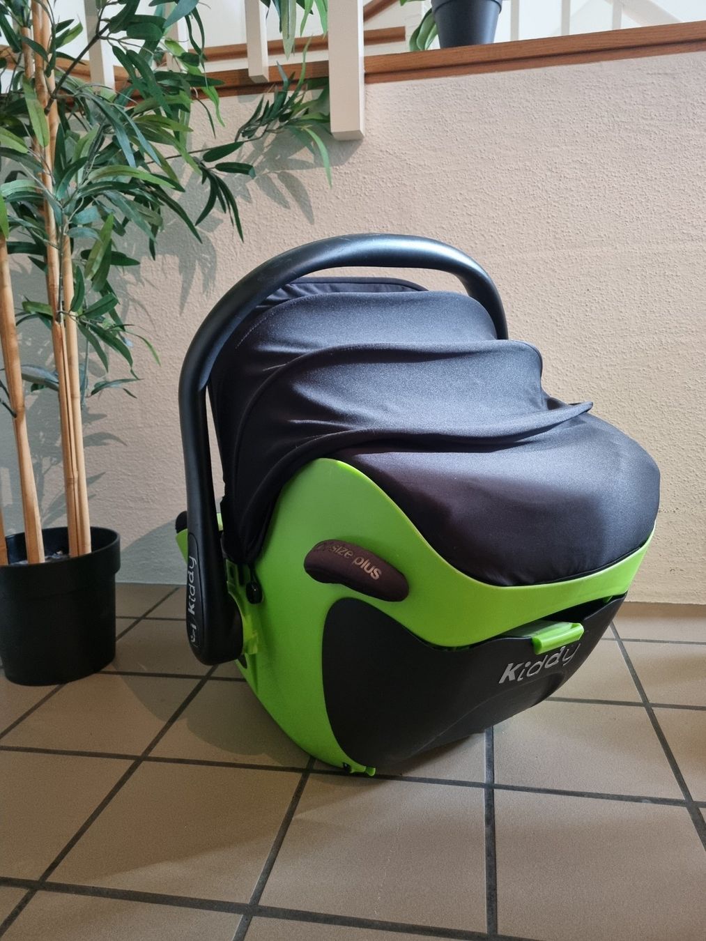 Kiddy Seggiolini per auto: Auto-Babyschale KIDDY grün mit Station – Usato da Bassersdorf venduto da Lilly2209 4