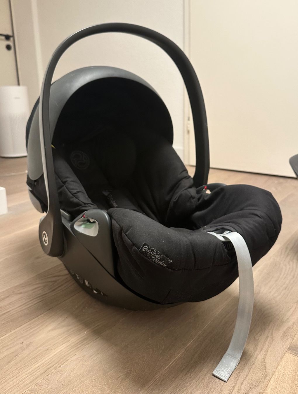 Cybex Seggiolini per auto: CYBEX Cloud T i-Size Babyschale inkl. Base T & Regenverdeck – Usato da Oetwil Am See venduto da Freshprince