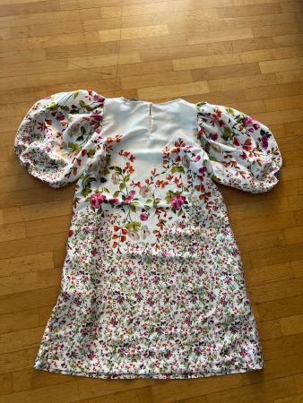 Damen Kleid floral Grösse S neu mit Etikett