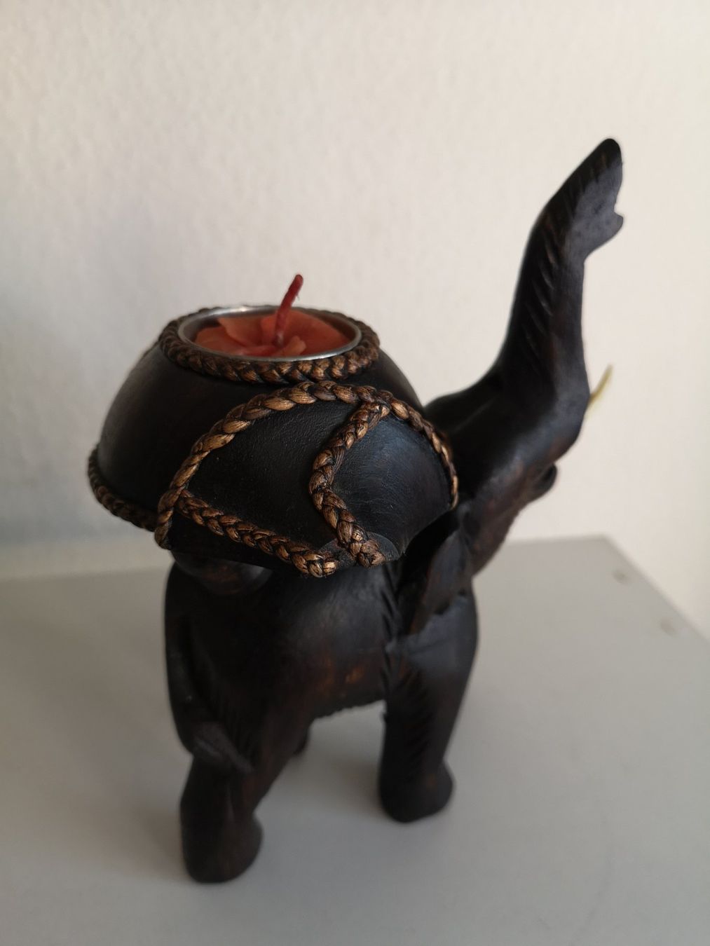 Statuette: Elefant 14cm geschnitzt Affenbaumholz Kerzen Einsatz Orient – Nuovo (secondo la descrizione) da Kloten venduto da Asiatica 3