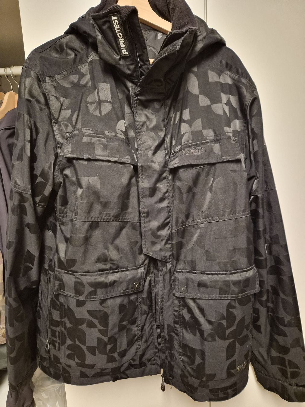 Burton Jacken: Protest Winter oe Snowboard Jacket Burton-Large – Gebraucht aus Maur von Sofi___
