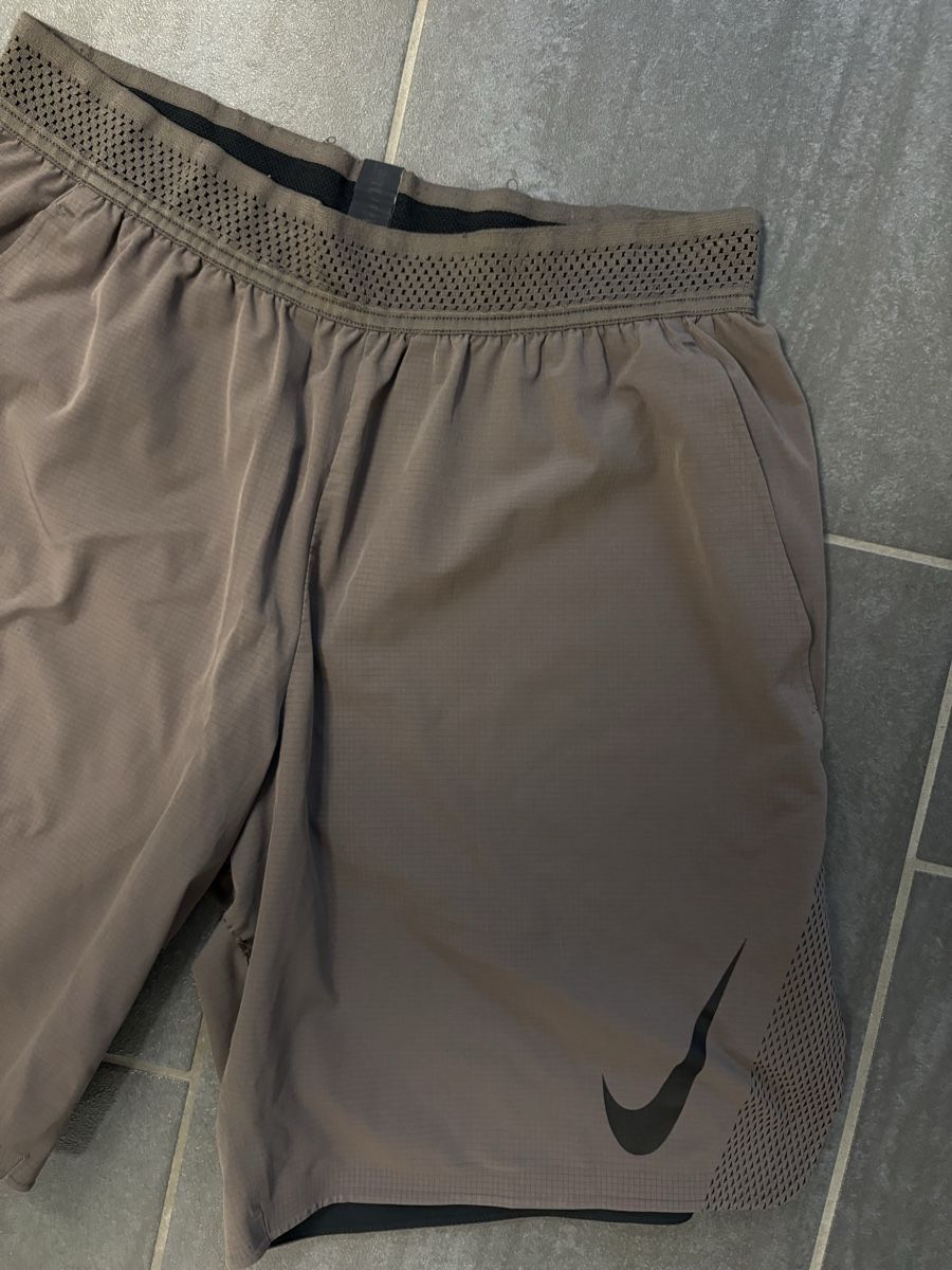 Nike Pantaloni: Nike Shorts M – Usato da Rümlang venduto da svent 2