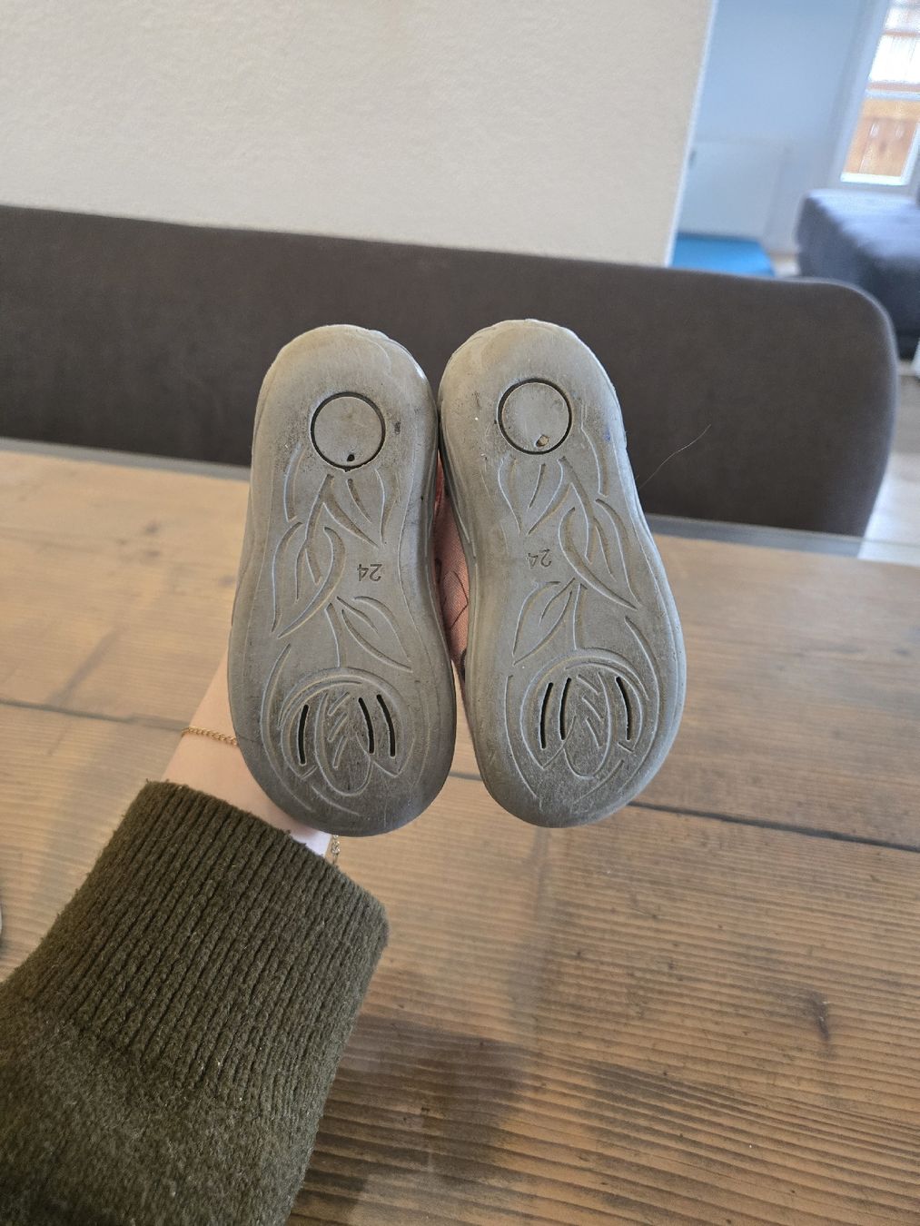 Scarpe per ragazze: Minnie Mouse Finken, Grösse 24 – Usato da Vordemwald venduto da worshipperin 2