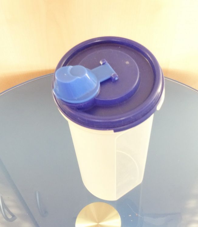 Tupperware rund mit Ausgiessdeckel (Gebraucht) in Speicher für CHF 1 ...