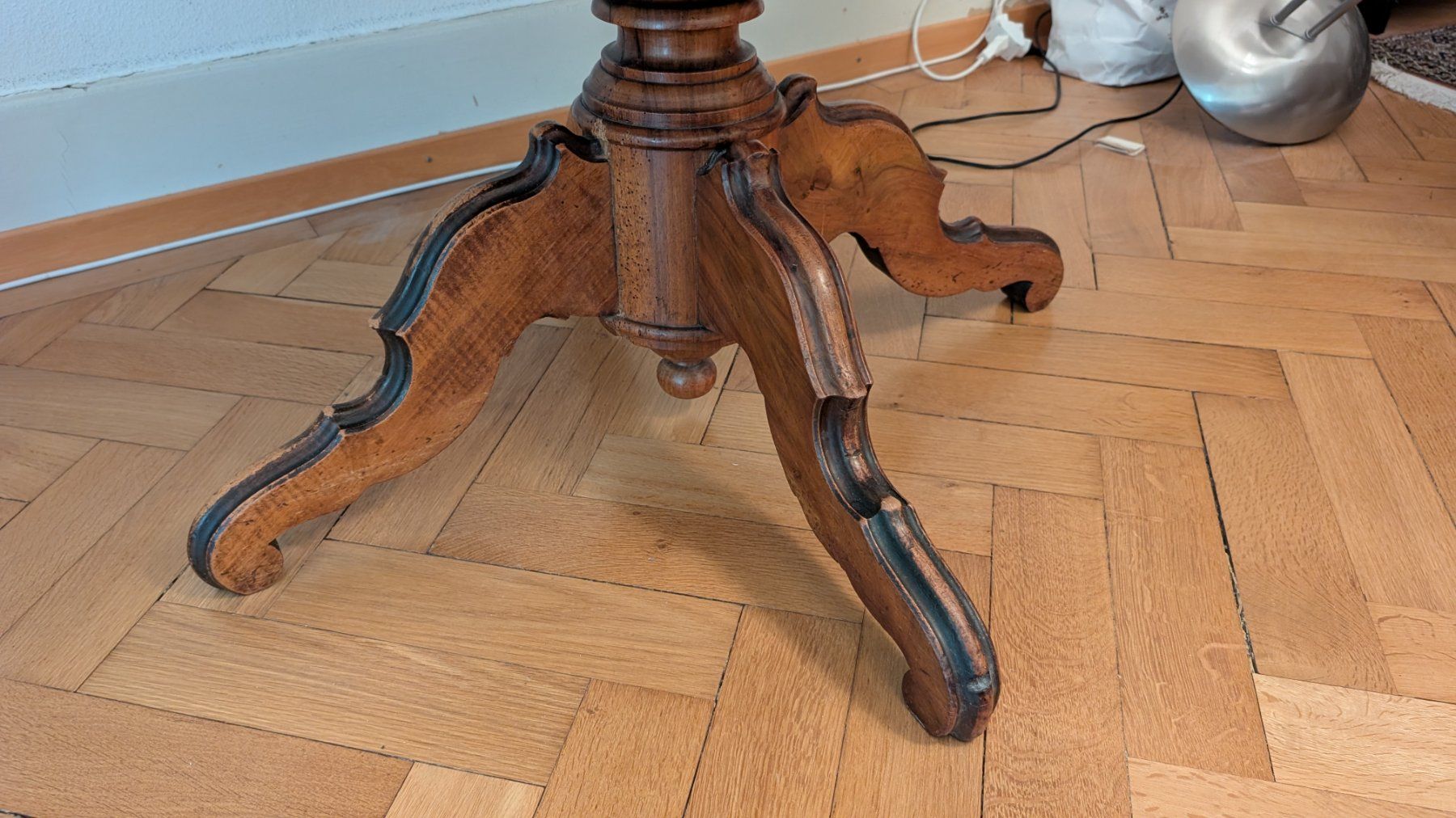 Tische: Antiker Nussbaumtisch. Louis Philippe – Gebraucht aus Bern von lauterhaas 6