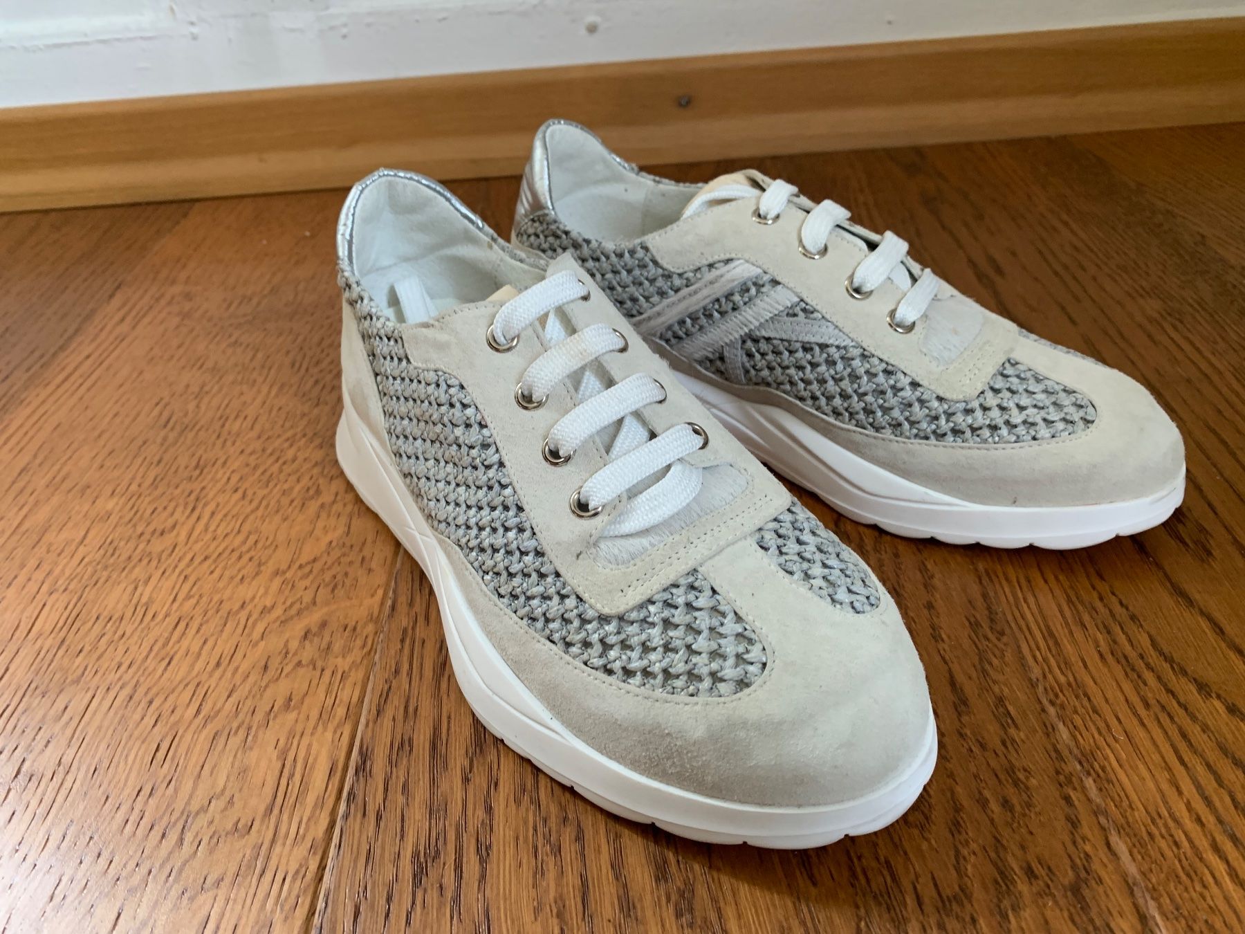 Scarpe da donna: Iki Kai Luxus Sneaker offwhite Gr.37 – Nuovo (secondo la descrizione) da Zürich venduto da finsti