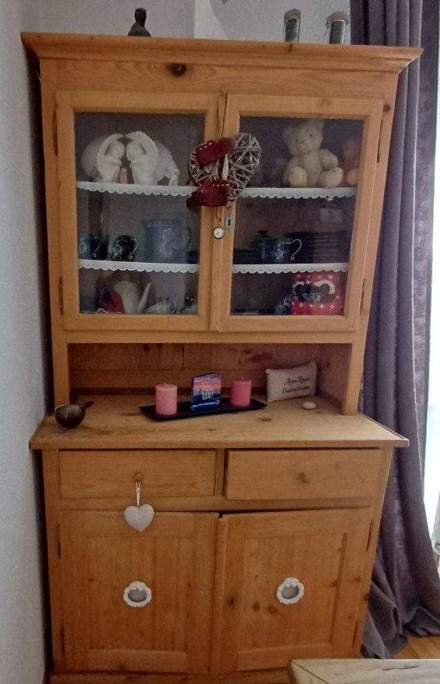 Articoli in legno: Alte Holzvitrine – Usato da Oberhofen Thun'see venduto da Monika14