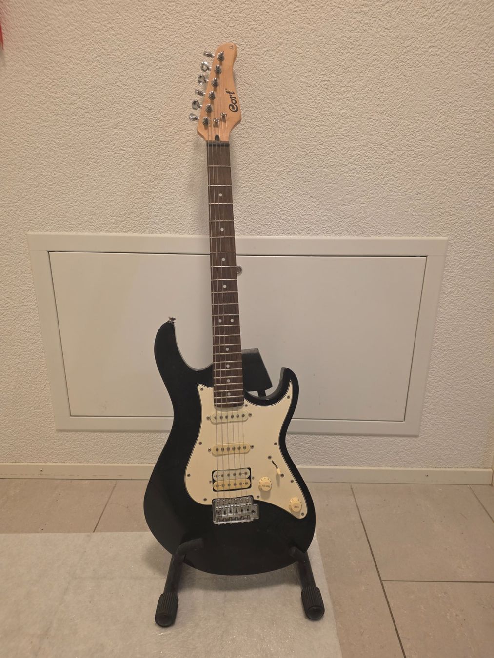 Musikinstrumente: E-Gitarre Cort – Gebraucht aus Langenthal von tranl