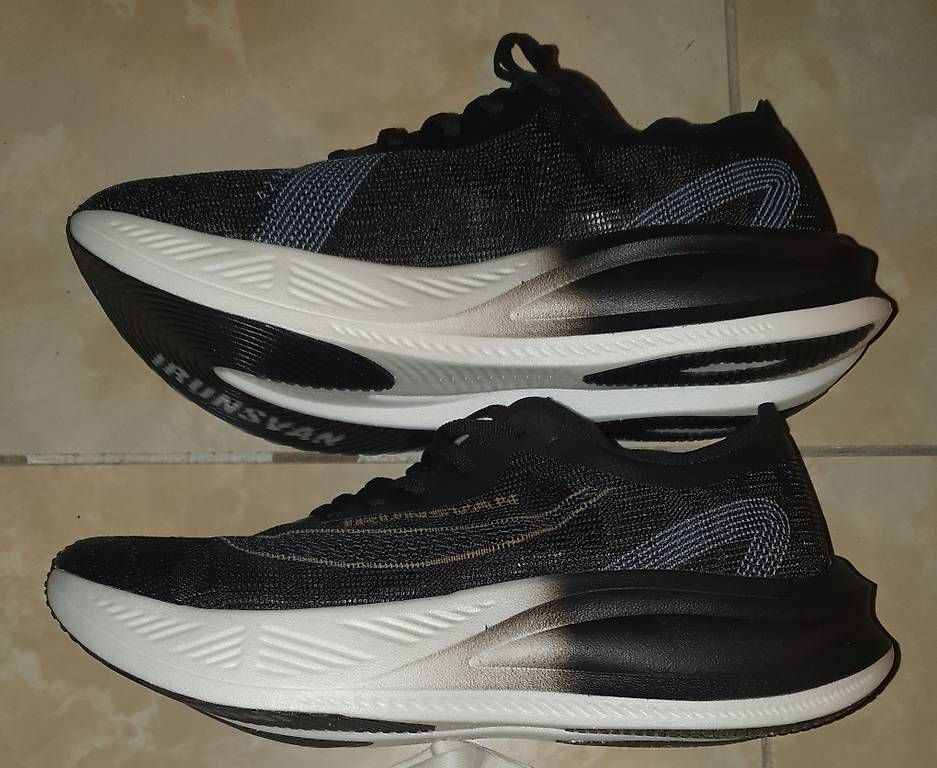 Scarpe da uomo: Scarpe da corsa Irunsvan no. 44 – Usato da Melano venduto da OJohn 1