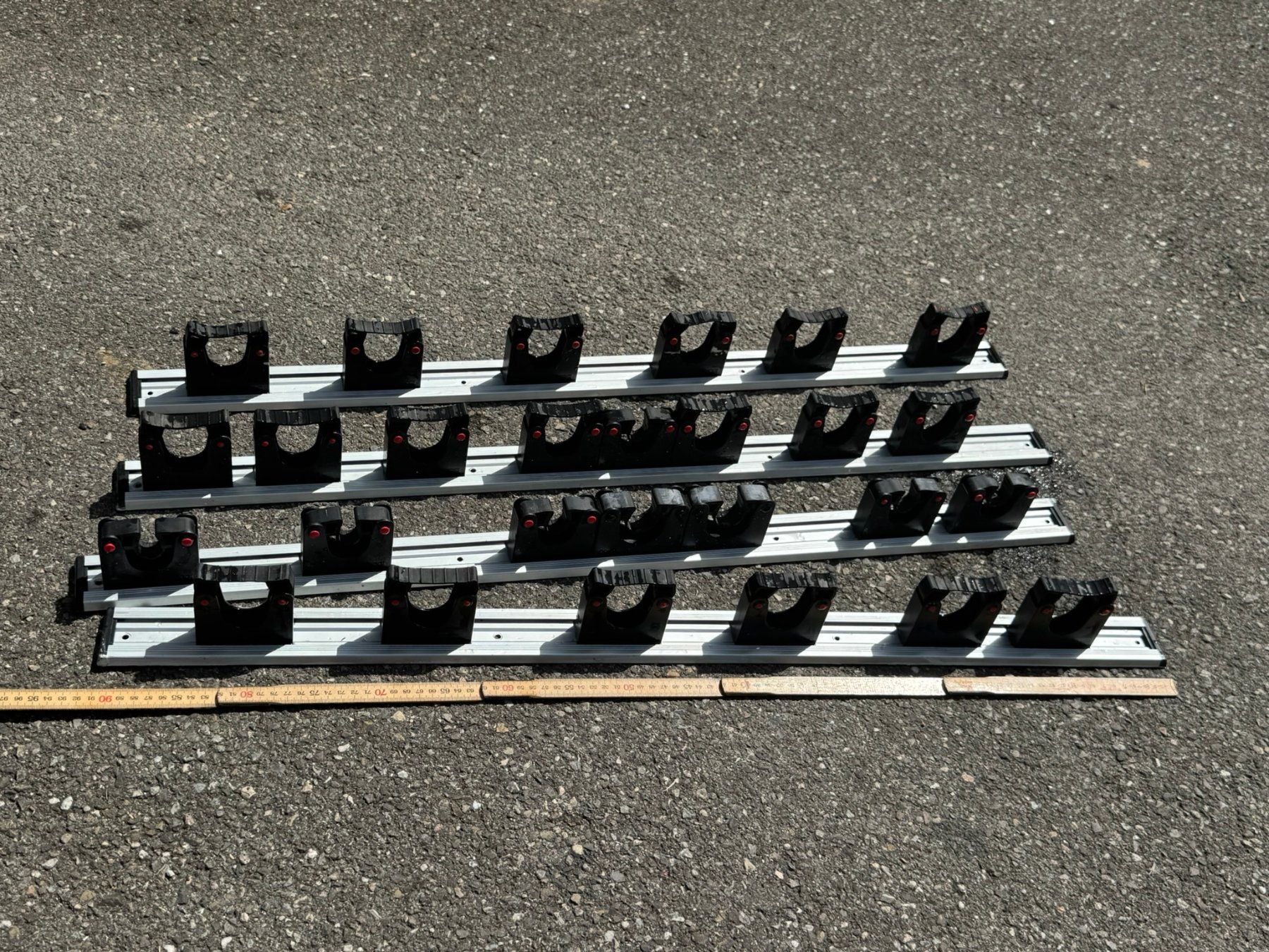 Supporti a parete: Toolflex Gerätehalterschiene  + Gerätehalterung riesige Lot – Usato da Uhwiesen venduto da mic_kd6g 2