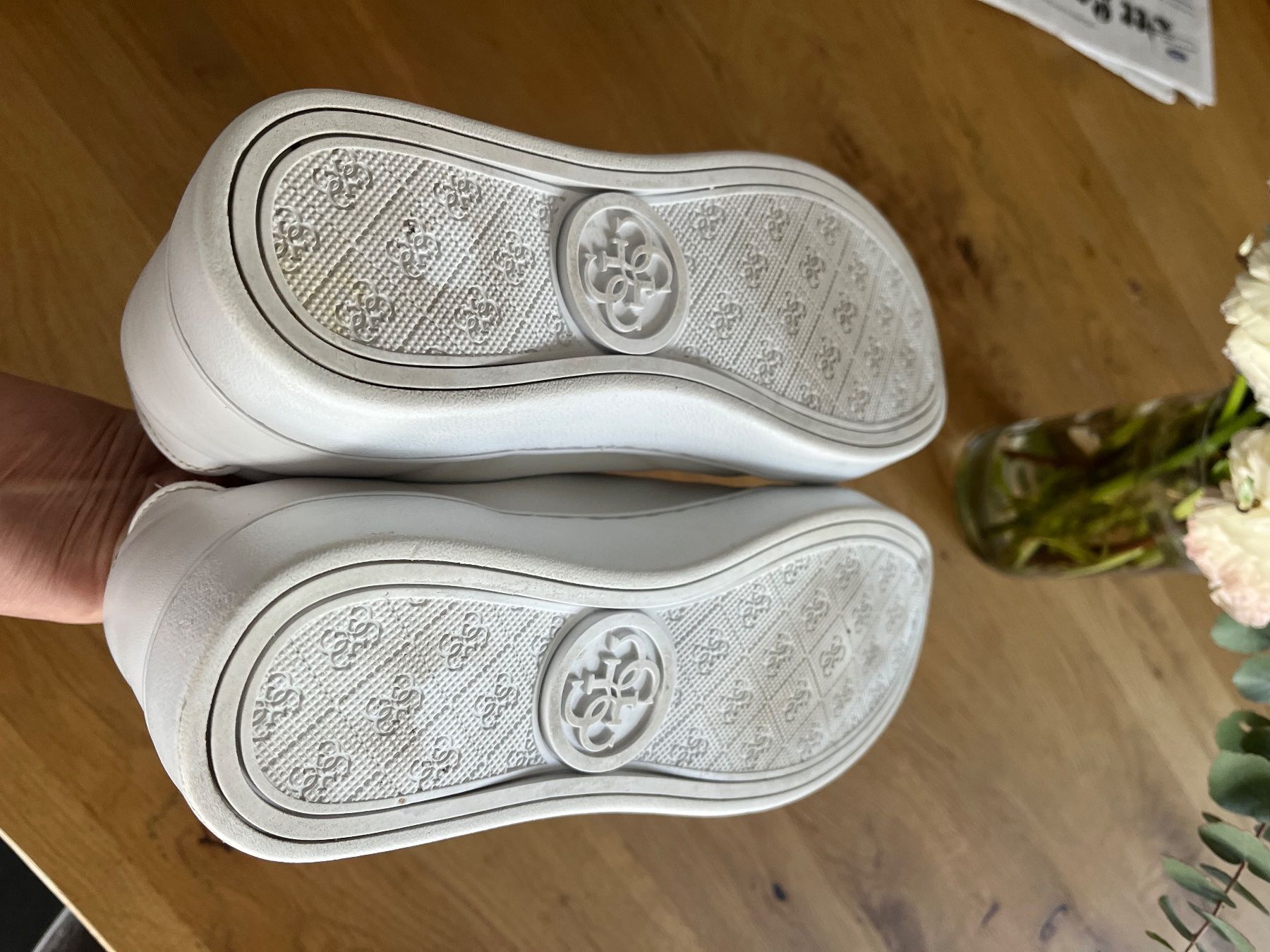 Guess Scarpe da donna: Guess Sneakers Grösse 38 – Usato da Moosleerau venduto da MiBan 4
