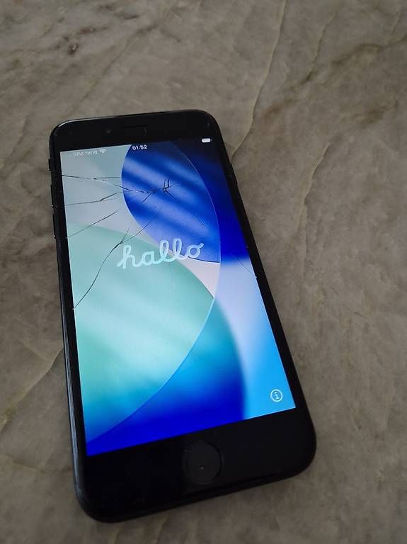Handys / Smartphones: Iphone SE 2020 – Gebraucht aus Pfäffikon ZH von Cro 1