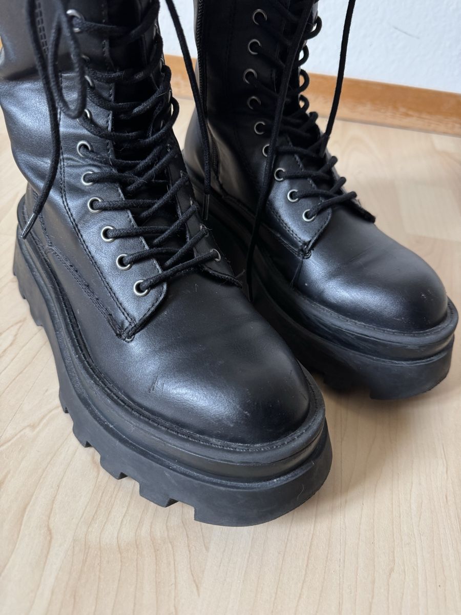 Pull&Bear Chaussures femmes: Bottes Pull&Bear noires – D'occasion à Villeret par bys_k95b 2