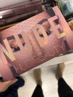 Lidschatten Palette Huda Beauty Nude gebraucht sehr gut