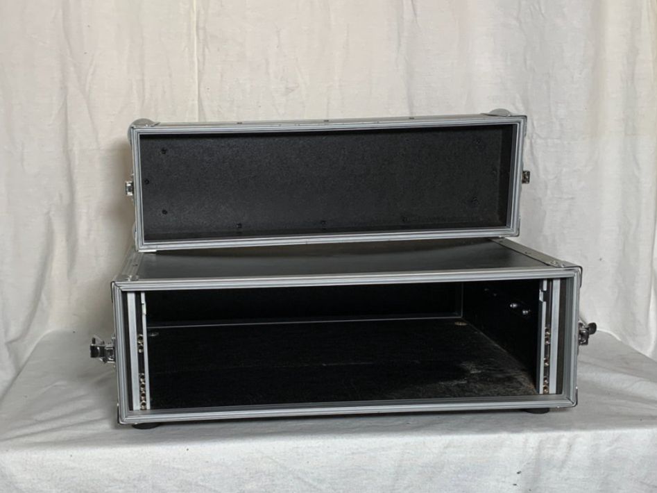 Altri accessori: Rackcase  3 HE (L527) – Usato da Däniken SO venduto da Profog1 7