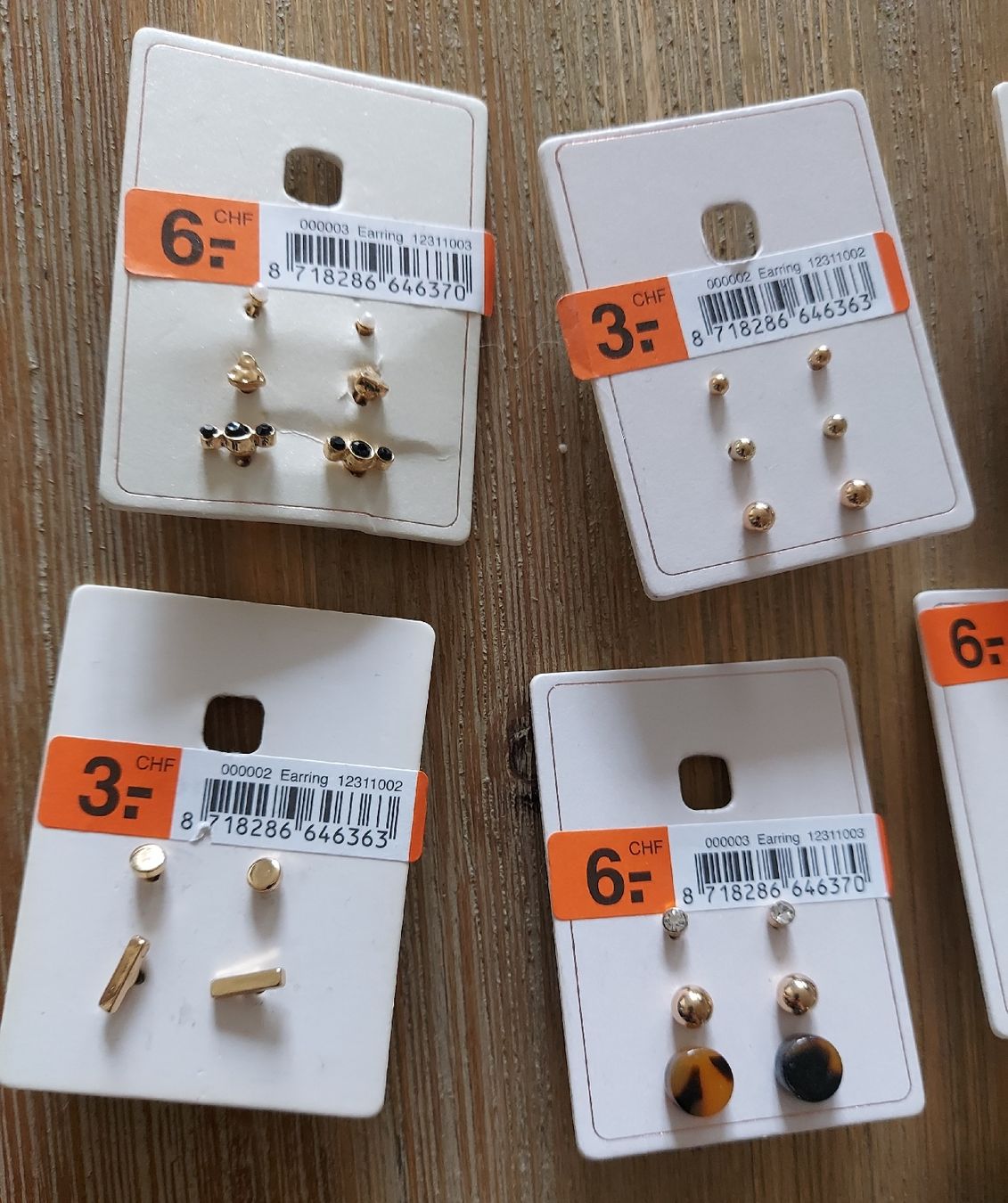 Ohrringe & -stecker: Modeschmuck Set diverse Ohrringe / Ohrstecker neu & OVP – Neu und originalverpackt aus Basel von Mazzo84 1