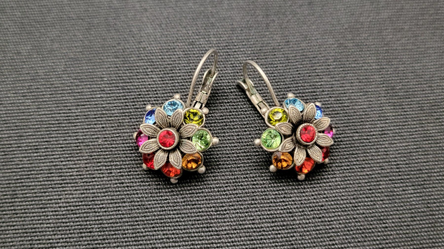 Boucles d'oreille: Hochwertige Modeschmuck-Ohrhänger – D'occasion à Basel par spinne02