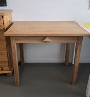 Kleiner Massivholz Schreibtisch mit Schublade