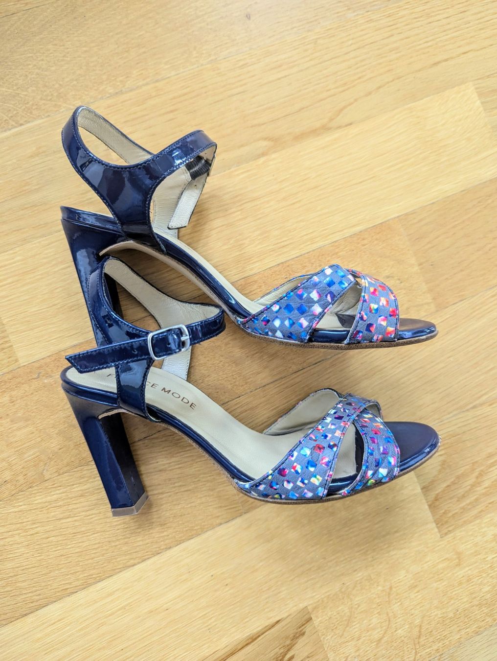 Scarpe da donna: Ledersandale mit Blockabsatz Blau Gr 35 – Nuovo (secondo la descrizione) da Zürich venduto da kul_dw6v 1