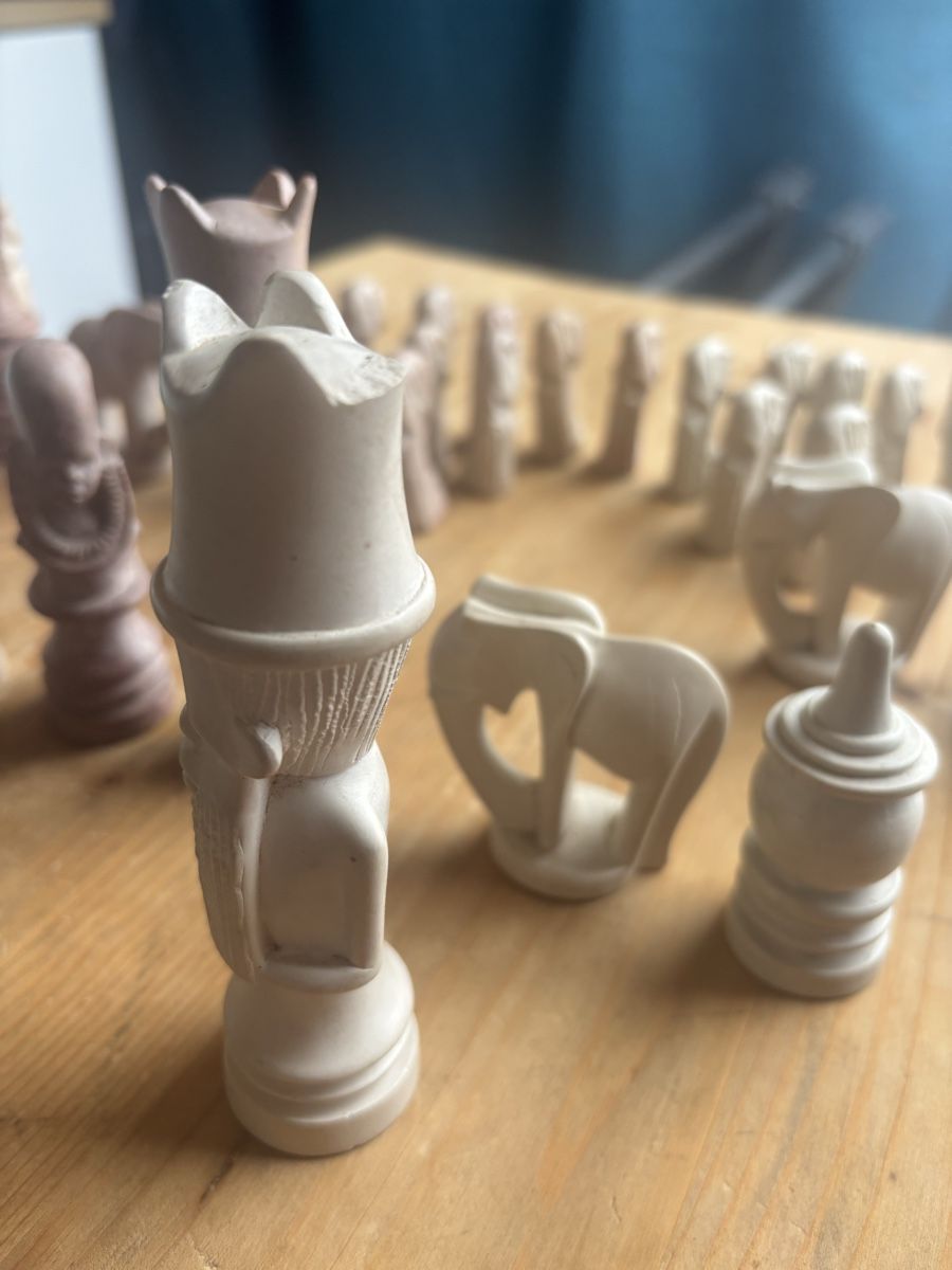 Giochi: Handgeschnitzte Schachfiguren aus Speckstein – Usato da Frauenfeld venduto da Fubech 1