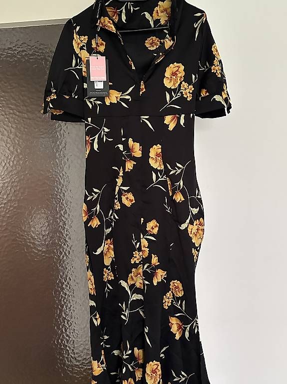 Vestiti: Robe  – Usato da Chêne-Bourg venduto da kar_knm5