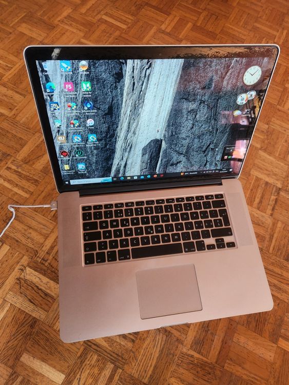 MacBook Pro 15 mid 2015 Retina i7 + Henge docks (D'occasion) à Bussigny ...